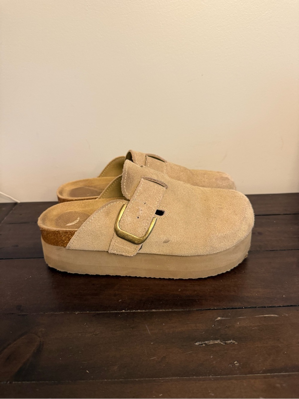 Cushionaire Women's Size 8 Taupe Suede Platform Clog Sandals Buckle Slip On
